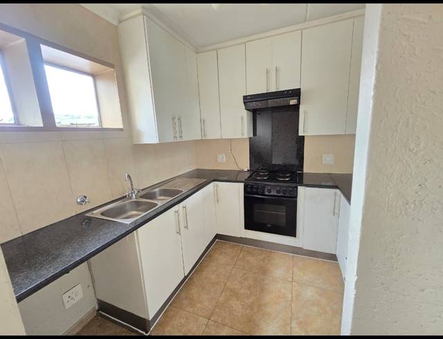 2 BEDROOM TOWNHOUSE FOR SALE IN MULBARTON